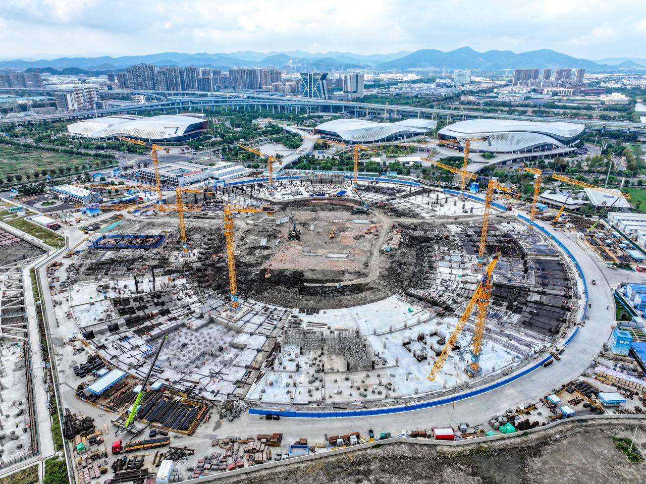 基础施工现场俯视图.jpg